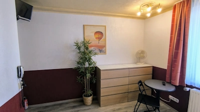 Zimmer 6 - Kompaktes Einzelzimmer - Das freundlich eingerichtete Einzelzimmer bietet eine angenehme und ruhige Atmos...